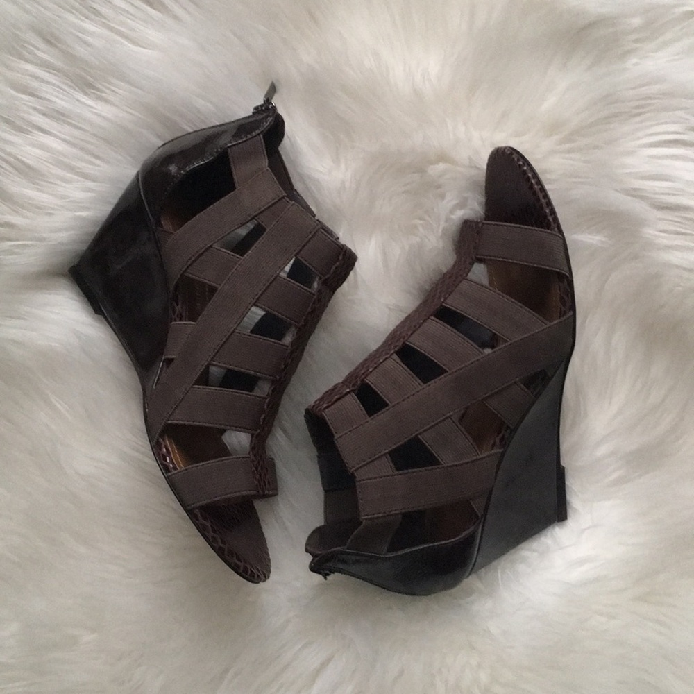 Donald J Pliner Snake Wedges